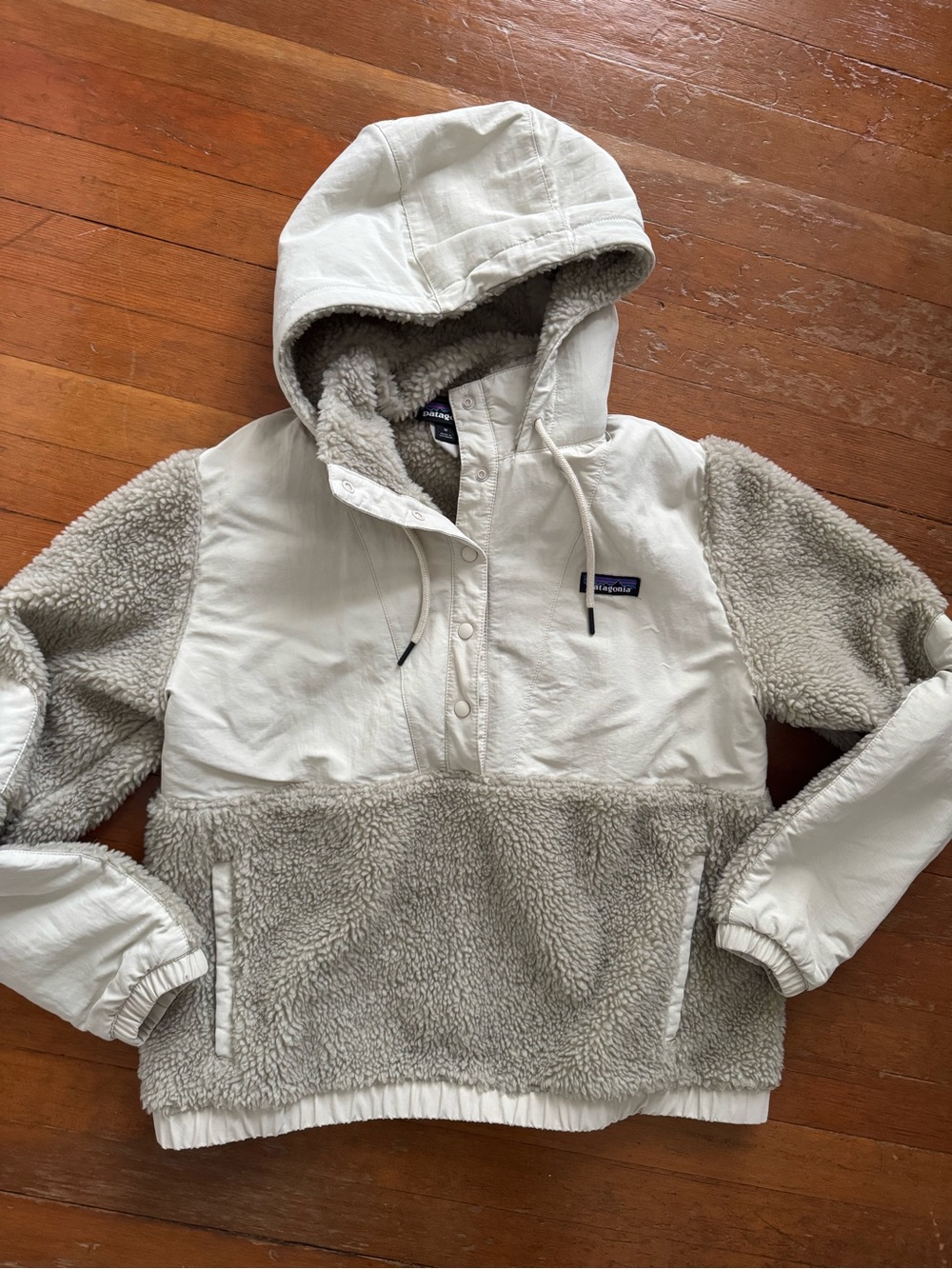 Warm Patagonia Women’s Hooded Fleece Pullover Jacket in Beige/Greige